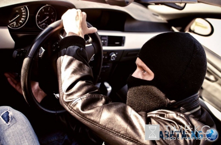 В США начали угонять автомобили с помощью ноутбука (видео)