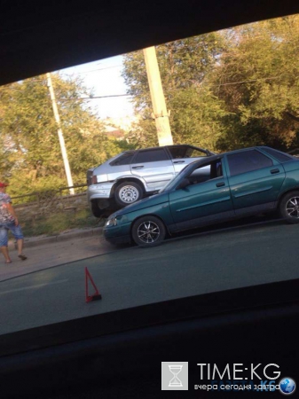 В Волгограде две «Лады» устроили ДТП в вечерний в час-пик