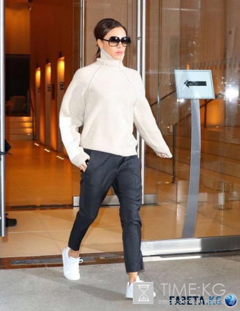 Виктория Бекхэм показала изуродованные обувью ступни: поклонники обеспокоены здоровьем светской львицы