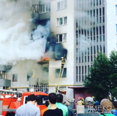 Взрыв в Набережных Челнах: выбило стекла квартир и возник пожар