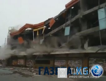 В Индии снесли торговый центр вместе с людьми: 4 погибших