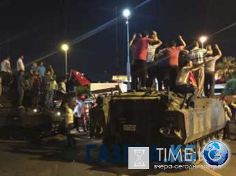 В Стамбуле ввели чрезвычайное положение, СМИ говорят о войне между Турцией и США