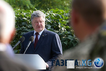 Порошенко вспомнил о детской мечте стать членом крылатой пехоты