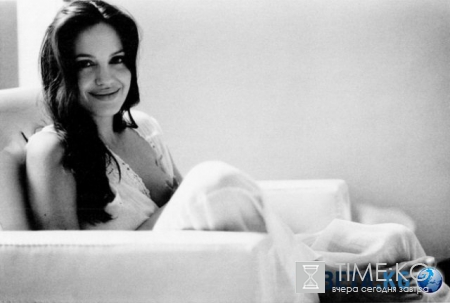 Анджелина Джоли приятно удивила снимком без лифчика, а Брэд Питт откровенно рассказал, что спасло их брак