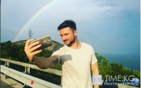 «Барышнями вертел, как хотел»: Сергей Лазарев показал себя в окружении девочек