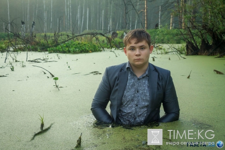 Герой интернета: «Школьник сидящий в болоте»превратился в мем