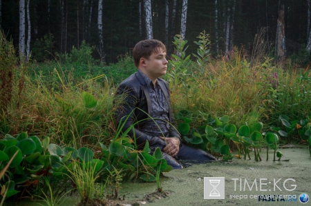 Герой интернета: «Школьник сидящий в болоте»превратился в мем