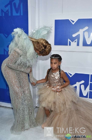 И дочери не постеснялась: Бейонсе показала все, что у нее между ног