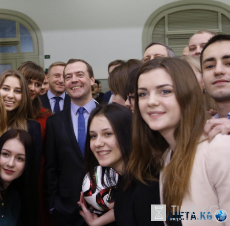 Медведев и скандалы: что позволено говорить премьеру на публике?