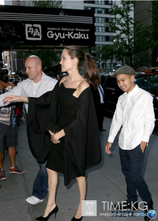 От анорексии нет и следа: Анджелина Джоли сразила публику своим цветущим видом