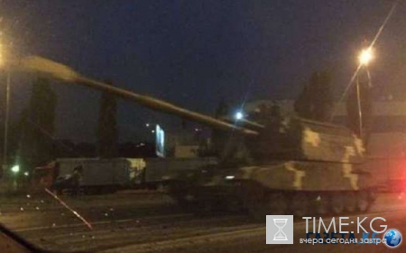 Порошенко приготовился к Майдану: В Киев вошла колонна бронетехники, видео приводит в ужас