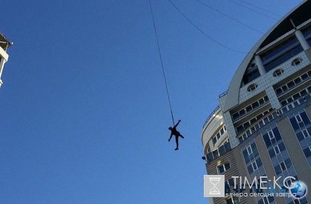 Роупджампер покорили 95-метровый дом в Киеве (фото, видео)