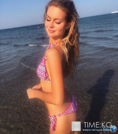 Шикарная брюнетка: Марина Африкантова шокировала поклонников черными «косами» в подмышках