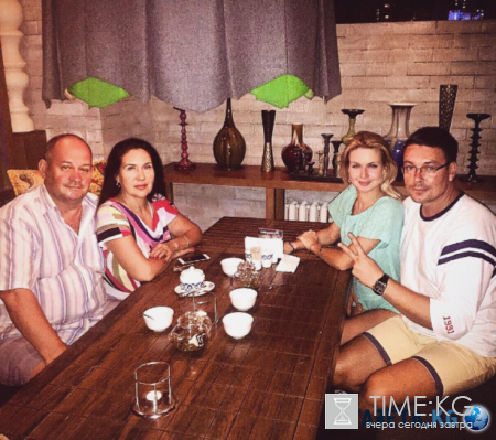 Скоро замуж и рожать: Марина Африкантова в свадебном платье намекнула на свою беременность