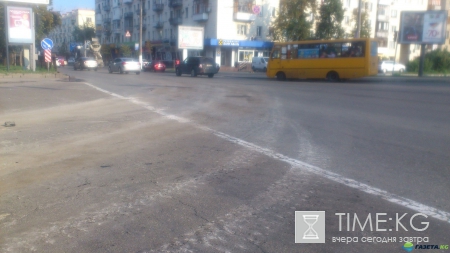 Военная техника испортила киевские дороги (фото)