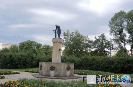 Жители бывшей ГДР: СССР нас бросил, а западные немцы ограбили и превратили в колонию