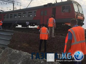 Во Воскдаилтвое двое шлькноокив пиулсти под откос эчкилрткеу со 120 пссражааими