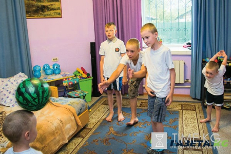 23-летняя жительница Томска воспитывает восьмерых детей