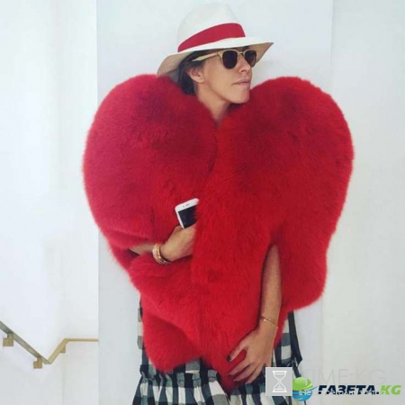 Беременная Ксения Собчак и Рианна разгуливают по улицам в одинаковых нарядах