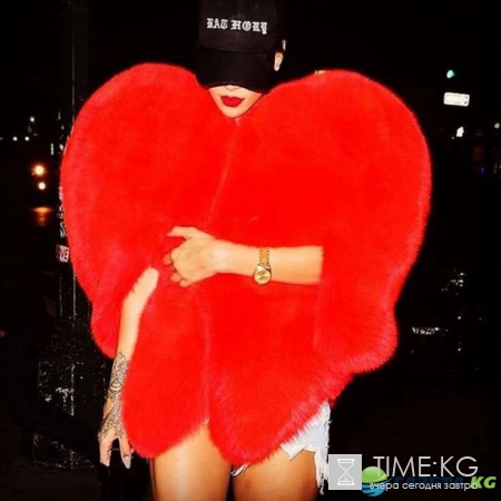 Беременная Ксения Собчак и Рианна разгуливают по улицам в одинаковых нарядах