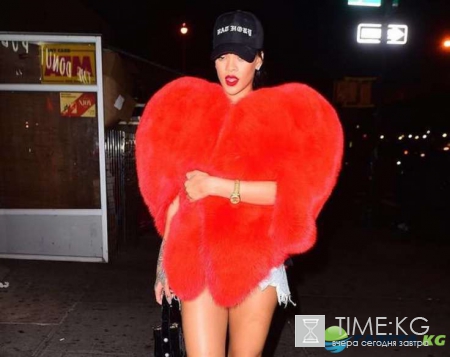 Беременная Ксения Собчак и Рианна разгуливают по улицам в одинаковых нарядах