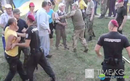 Элитный украинский спецназ избил фермеров на свинокомплексе – видео с места событий