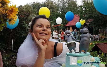 Наташа Королева отметила годовщину свадьбы в тюлевой занавеске