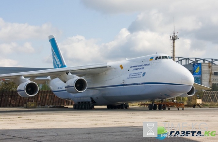 Под Киевом самолет едва не влетел в многоэтажку (видео)