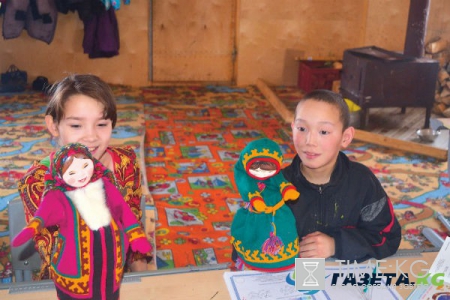 Ученики кочевых школ Ямала получают образование прямо в снежной пустыне