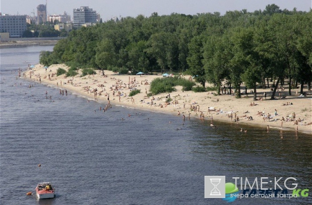 В Киеве запретили плескаться на пяти пляжах (фото)