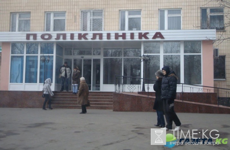 В полтавской поликлинике ребенку продали булочку со стеклом (фото)