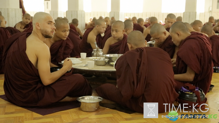 Ведущий «Орла и Решки» побрился налысо и ушел в монастырь (фото)