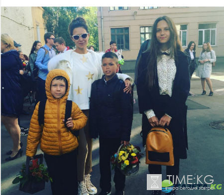 Звезды российского шоу-бизнеса показали свои детские фотографии в День знаний