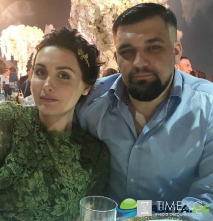 Баста объяснил, почему жена принимает его «любовниц»