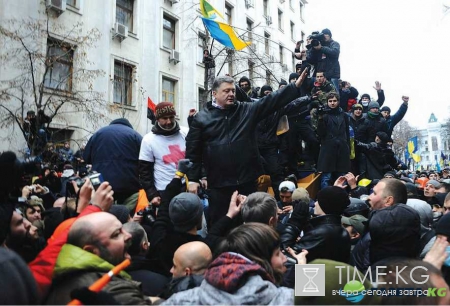 «Бульдозер Порошенко» разрушил часть ресторана в Киеве (фото)