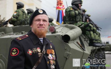 Как жители Донецка выражают свое уважение к погибшему командиру - фото с места событий