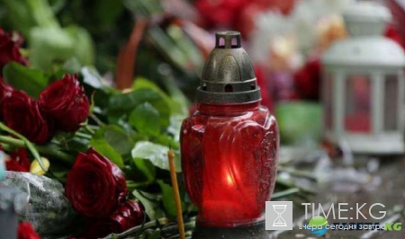 Как жители Донецка выражают свое уважение к погибшему командиру - фото с места событий