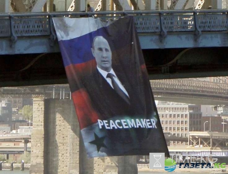 Сенсация: «Миротворец» Путин был повешен на мосту в Нью-Йорке; фото и видео очевидцев