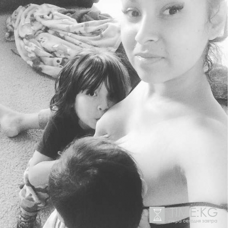 Американку обвиняют в инцесте: мать двоих детей публикует в сети откровенные видео со своими сыновьями