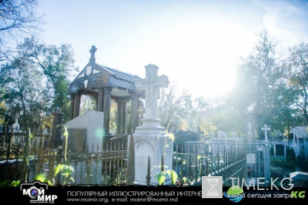 Армянское кладбище в Кишиневе. Очень красивые осенние фото.