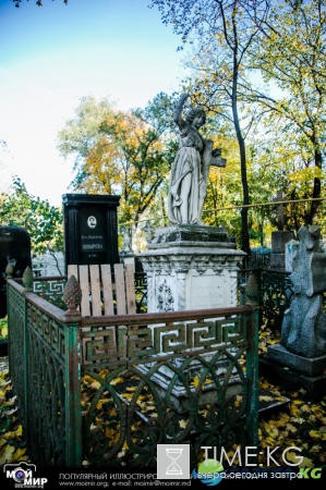 Армянское кладбище в Кишиневе. Очень красивые осенние фото.