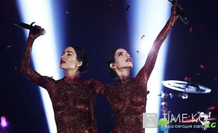 Блестки вместо одежды – новый тренд от «The Veronicas»: девушки заворожили зал своими колыхающимися «прелестями»