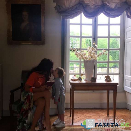 Пиар или благое дело: Эвелина Бледанс становится популярной за счет своего сына