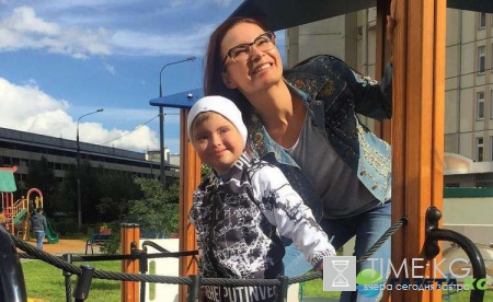 Пиар или благое дело: Эвелина Бледанс становится популярной за счет своего сына