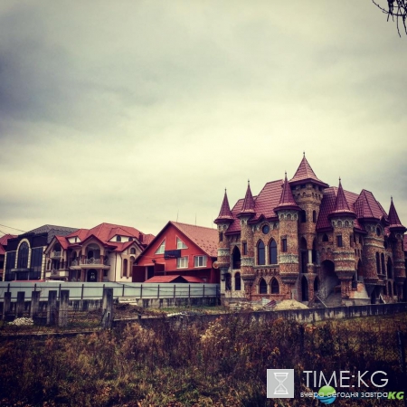 Роскошные «села контрабандистов» на Закарпатье (фото)