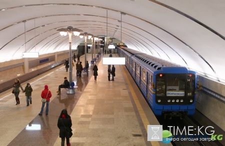 В киевском метро замечена группа в одних трусах (фото)