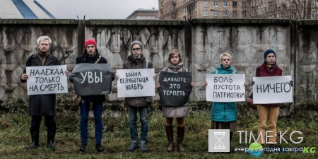 В Санкт-Петербурге прошла «депрессивная демонстрация» активистов, высмеивающих пессимистические настрои общества