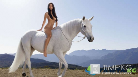 В сети появились дерзкие снимки Эмили Ратажковски: неприличные позы и оголенное тело взбудоражили самые тайные фантазии подписчиков