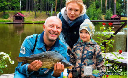 Актриса Оксана Акиньшина вышла в свет на последнем месяце беременности