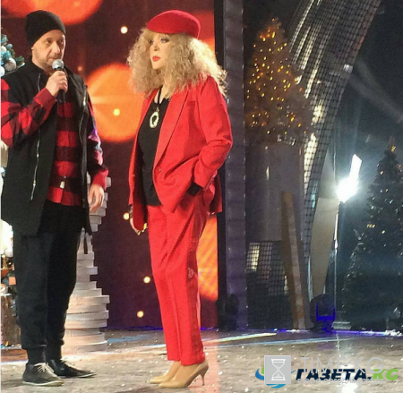 Алла Пугачева на съемках новогоднего огонька показала стройную фигуру